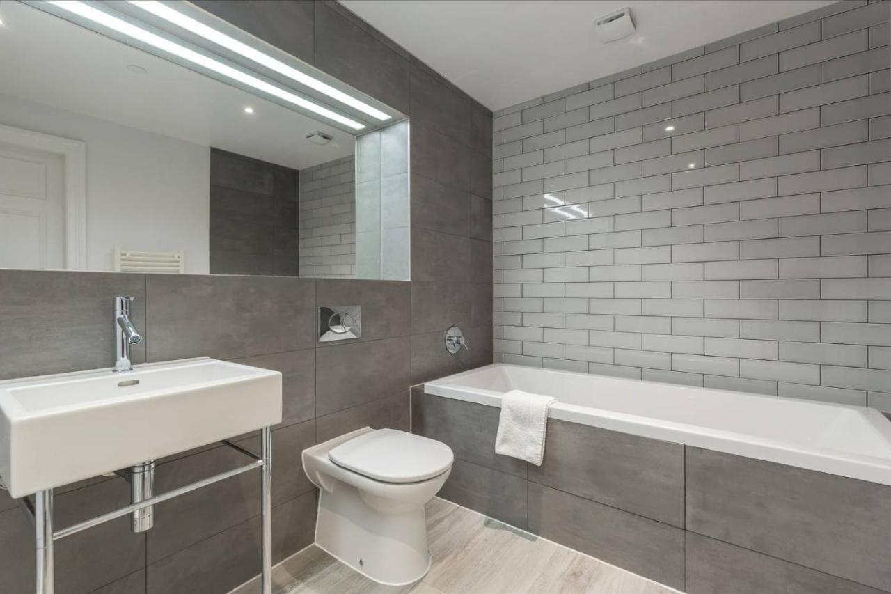 Joivy Luxurious 2Br Home Near Haymarket Station EDI Exterior photo